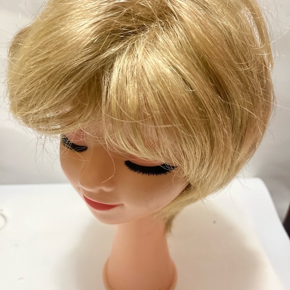 Blonde Women's Wig - Picture 4 of 5